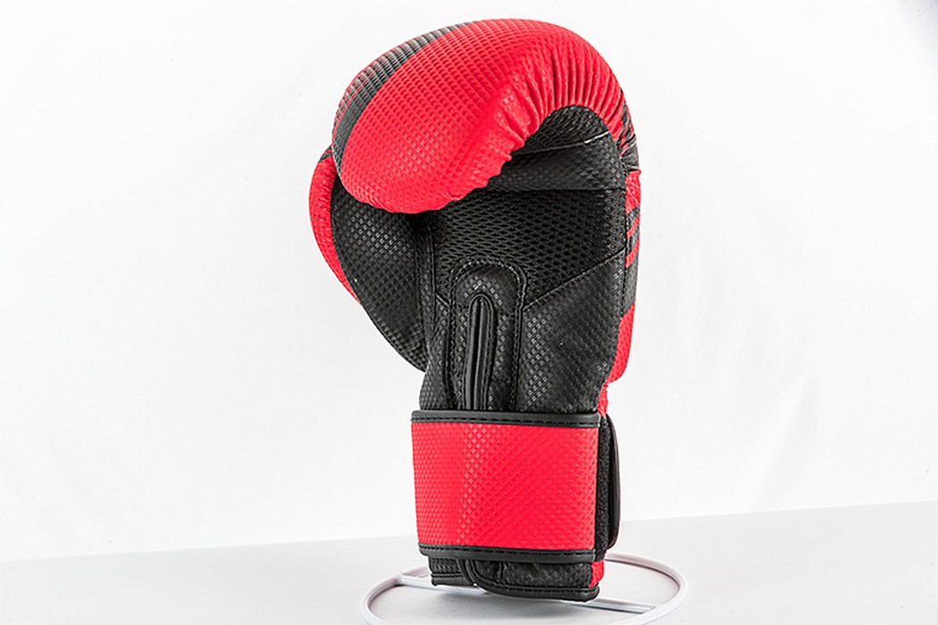 Боксерские перчатки UFC PRO Performance Rush Red,16oz 1050_700